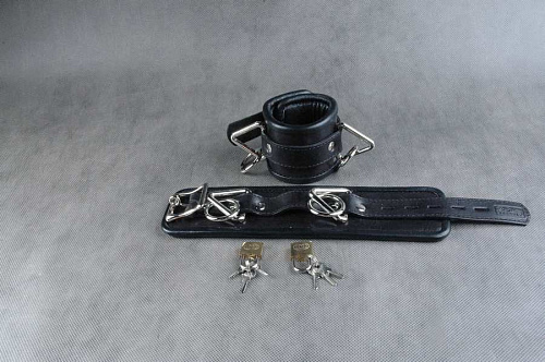 Чёрные подвёрнутые наручи из кожи Beastly 10025-3B