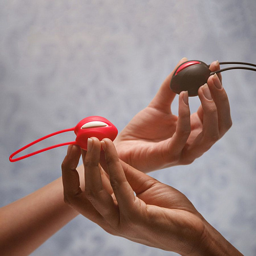 Красный вагинальный шарик Fun Factory Smartballs Uno 33135