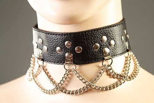 Чёрный узкий кожаный ошейник с цепями и клепками Подиум Р298