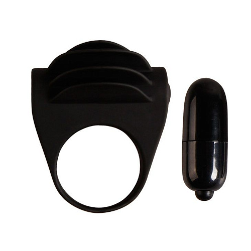 Чёрное, рифленое эрекционное кольцо с вибрацией Baile Chester BI-210137