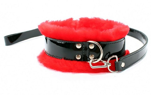 Чёрный ошейник с поводком и красным мехом БДСМ арсенал BDSM Light 730002