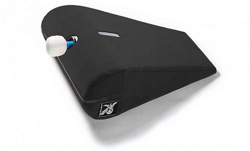 Чёрная малая вельветовая подушка для любви с отверстием под массажёр Liberator R-Axis Magic Wand 15125545