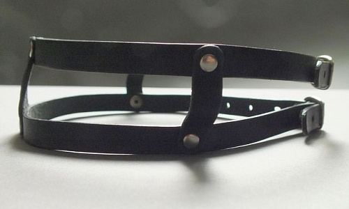Чёрный кожаный ошейник Подиум «Трискель» Р2027