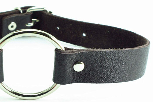 Коричневый кожаный кляп с металлическим кольцом БДСМ арсенал 60002ars