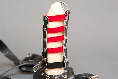 Чёрно-красный пояс верности на замочке Подиум Р9103