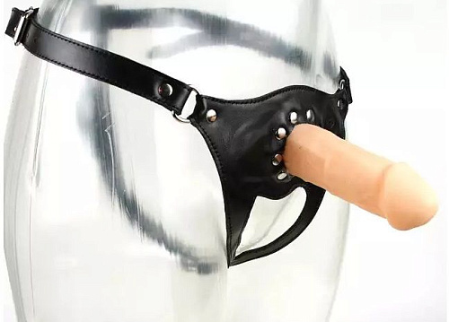 Унисекс страпон с телесной насадкой из винила Подиум Р62 (15 см)