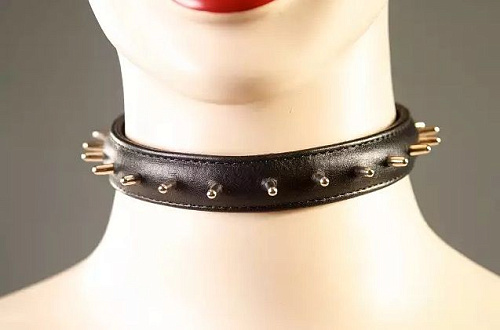 Чёрный узкий декоративный ошейник с шипиками Подиум Р284