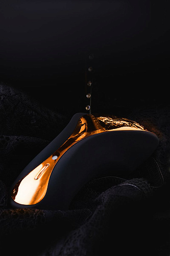 Чёрно-золотой клиторальный вибромассажёр WANAME Surf 482001