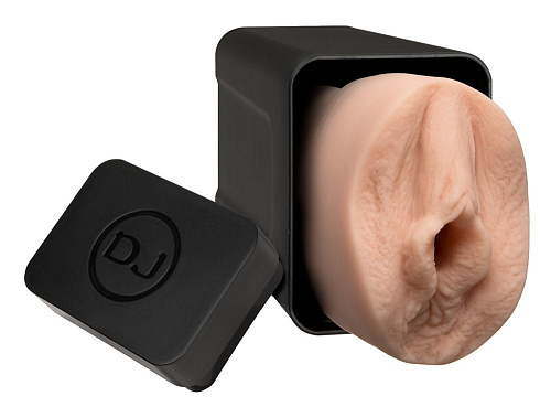 Вагина-мастурбатор телесного цвета Doc Johnson MILF In A Box Julia Ann ULTRASKYN Pocket Pussy5421-01-BX