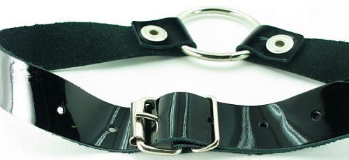 Чёрный кляп с кольцом и лаковым ремешком БДСМ арсенал 60008ars