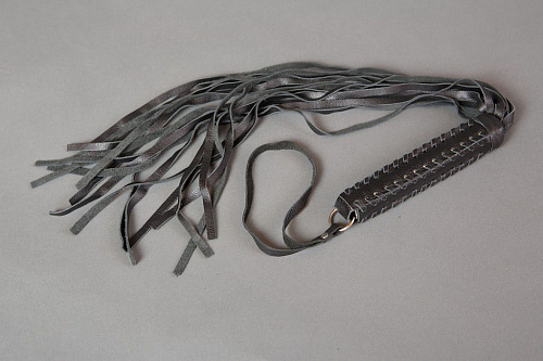 Чёрный кожаный флоггер с плетёной ручкой Подиум Р11