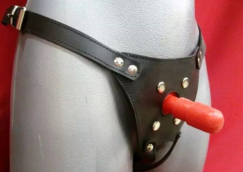 Чёрные кожаные трусы с плугом Подиум Р682