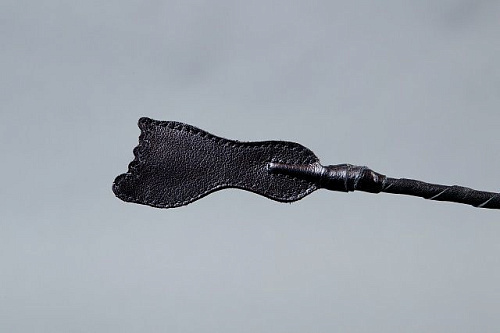 Чёрный длинный витой стек с наконечником в форме ступни Подиум Р190 (85 см)