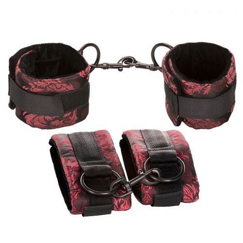 Комплект манжет для рук и ног с красным принтом на чёрных ремнях California Exotic Novelties Universal Cuff Set SE-2712-21-3