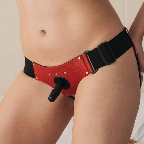 Красные трусики со штырьком для насадки БДСМ арсенал 52017ars