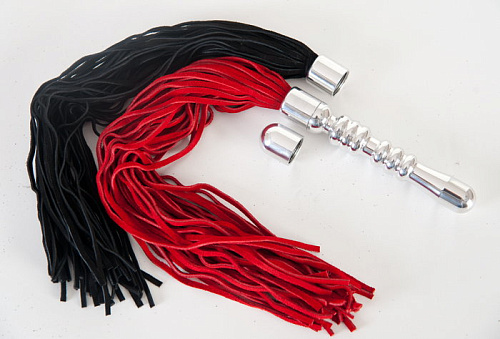 Ребристая анальная втулка с двумя сменными плетками чёрной и красной ToyFa 712015