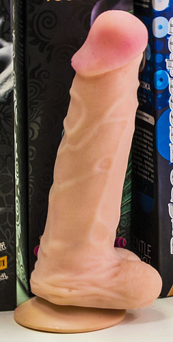Реалистичный фаллоимитатор телесного цвета с мошонкой на присоске LOVETOY (А-Полимер) 811303