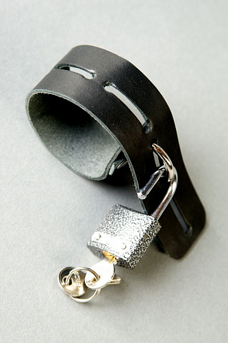 Сбруя на фаллос из чёрной кожи Подиум Р914