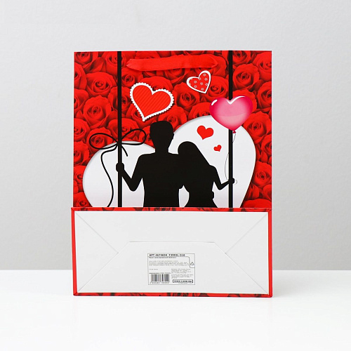 Красный подарочный пакет Сима-Ленд «Романтичная пара» 4674694 (32×26×12 см)