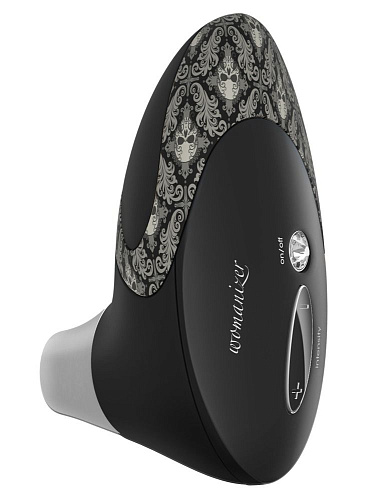 Чёрный вакуумный стимулятор клитора с черепушками на корпусе и 2 сменными насадками Womanizer W500 Pro 0585319