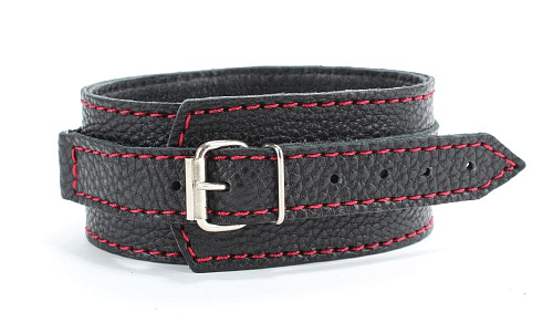 Чёрный ошейник из натуральной кожи с красной строчкой и заклепками БДСМ арсенал 55051ars