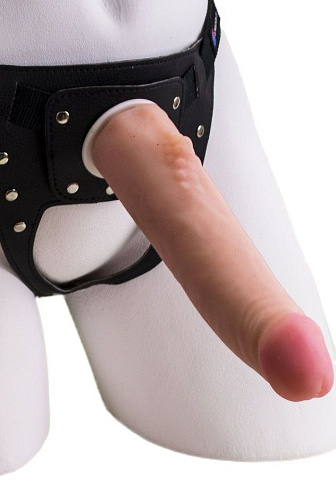 Реалистичный страпон телесного цвета на трусиках и насадки-фаллоса LOVETOY (А-Полимер) Harness 732103 (18,5 см)