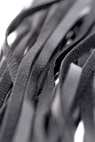 Розовый вибратор с чёрной полиуретановой плёткой ToyFa 901407-9 (16 см)