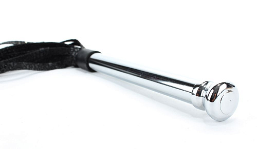 Чёрная плётка с металлической ручкой БДСМ арсенал 54014 (50 см)