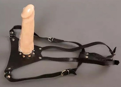 Универсальный страпон с реалистичной гелевой насадкой телесного цвета Подиум Р64А (16 см)