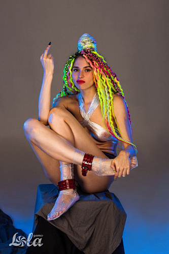 Красно-чёрные поножи Lola toys Starfire 1105-01lola